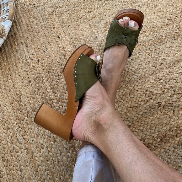 Free People Swedish Hasbeens NWT Olive Green Detail Crowded Slip In Clog fun!🌈 - Picture 2 of 14